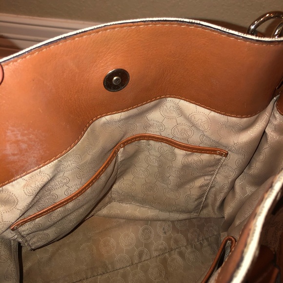 Michael Kors Hamilton Tote - Picture 4 of 6